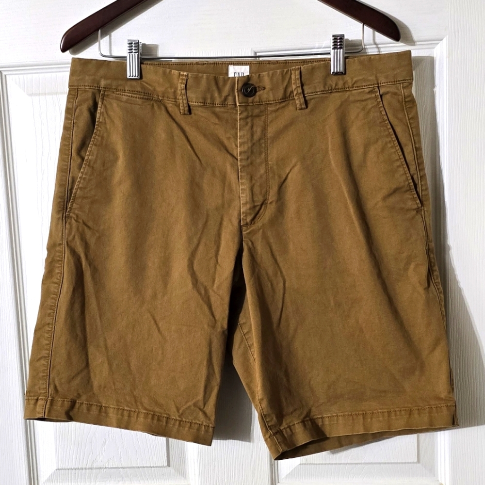 Men's Gap Essential Khaki Shorts Sz 33